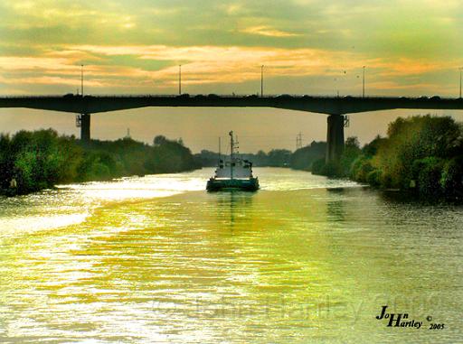 Manchester ship canal.jpg